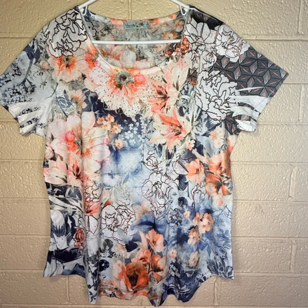 Unity World Wear Multicolor Floral Short Sleeve Top